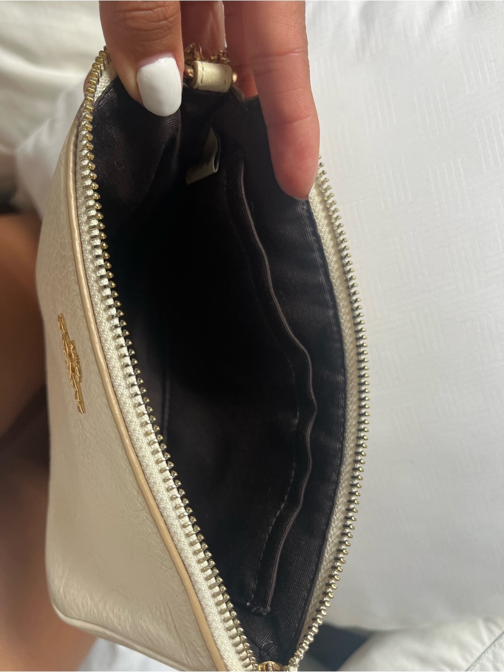 Coach Nolita 19 Cream Leather Shoulder Bag with Gold Chain Strap - Picture 3 of 5